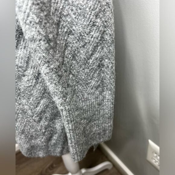 Chico’s Herringbone Heather Gray Textured Tunic Sweater with Deep V-Neck Medium - Picture 5 of 12